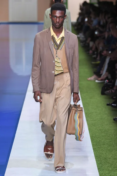 Look 12